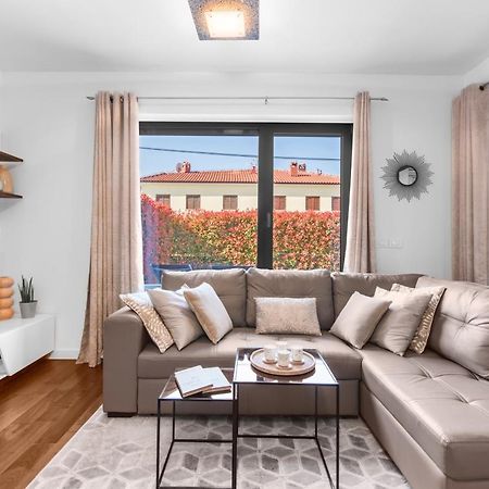 Luxury New Apartment With Private Garden Near The Beach! ポレッチ エクステリア 写真