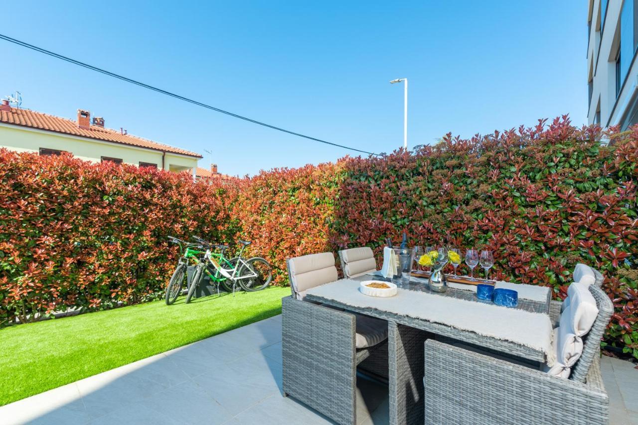 Luxury New Apartment With Private Garden Near The Beach! ポレッチ エクステリア 写真