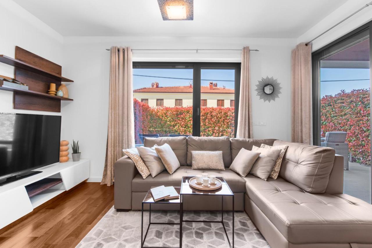 Luxury New Apartment With Private Garden Near The Beach! ポレッチ エクステリア 写真