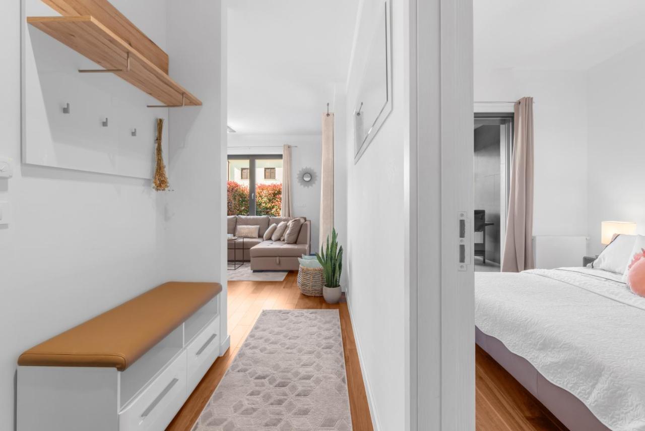 Luxury New Apartment With Private Garden Near The Beach! ポレッチ エクステリア 写真
