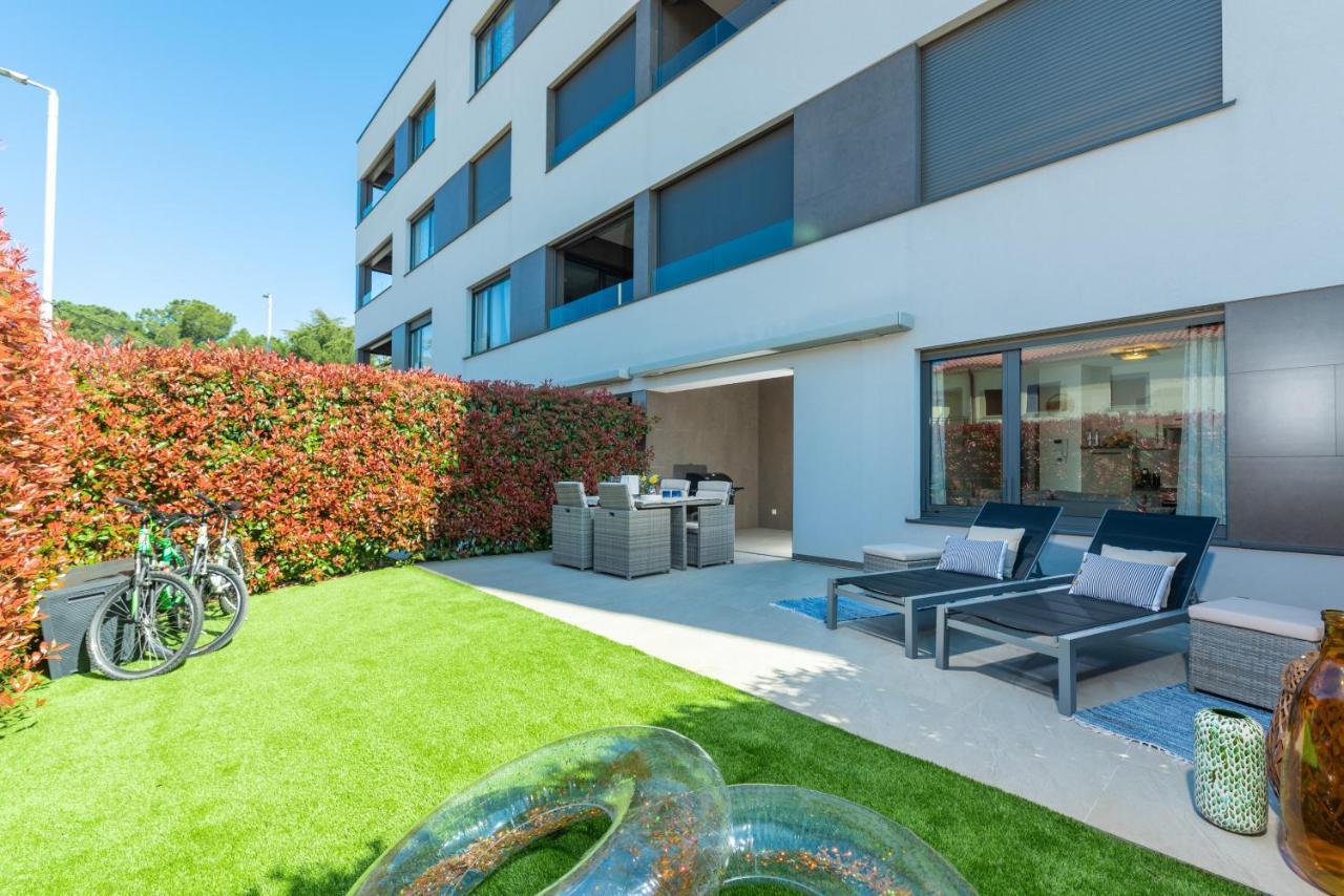 Luxury New Apartment With Private Garden Near The Beach! ポレッチ エクステリア 写真