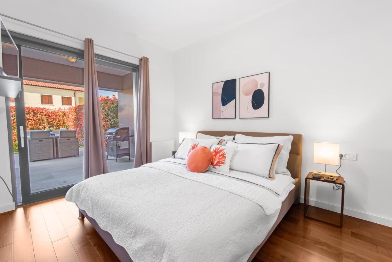 Luxury New Apartment With Private Garden Near The Beach! ポレッチ エクステリア 写真