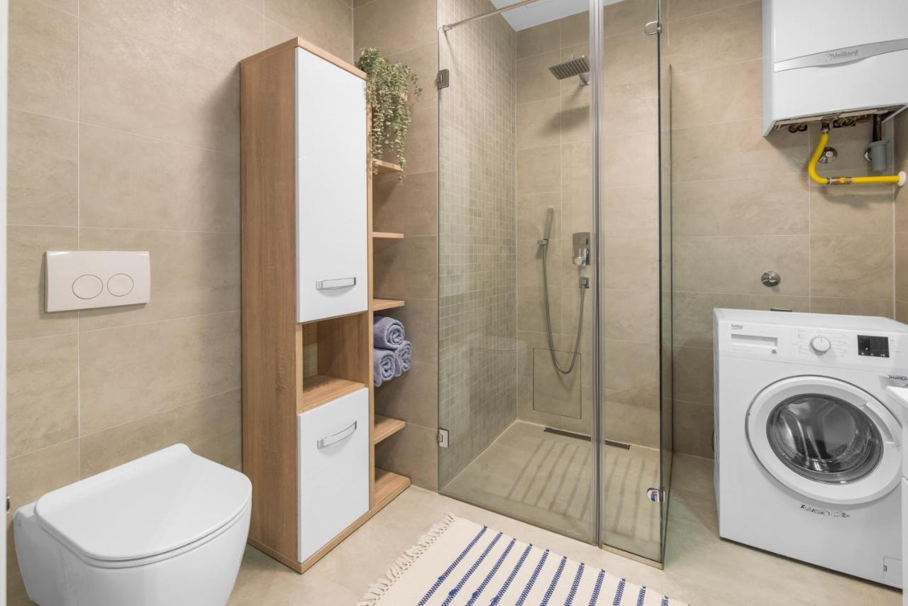 Luxury New Apartment With Private Garden Near The Beach! ポレッチ エクステリア 写真