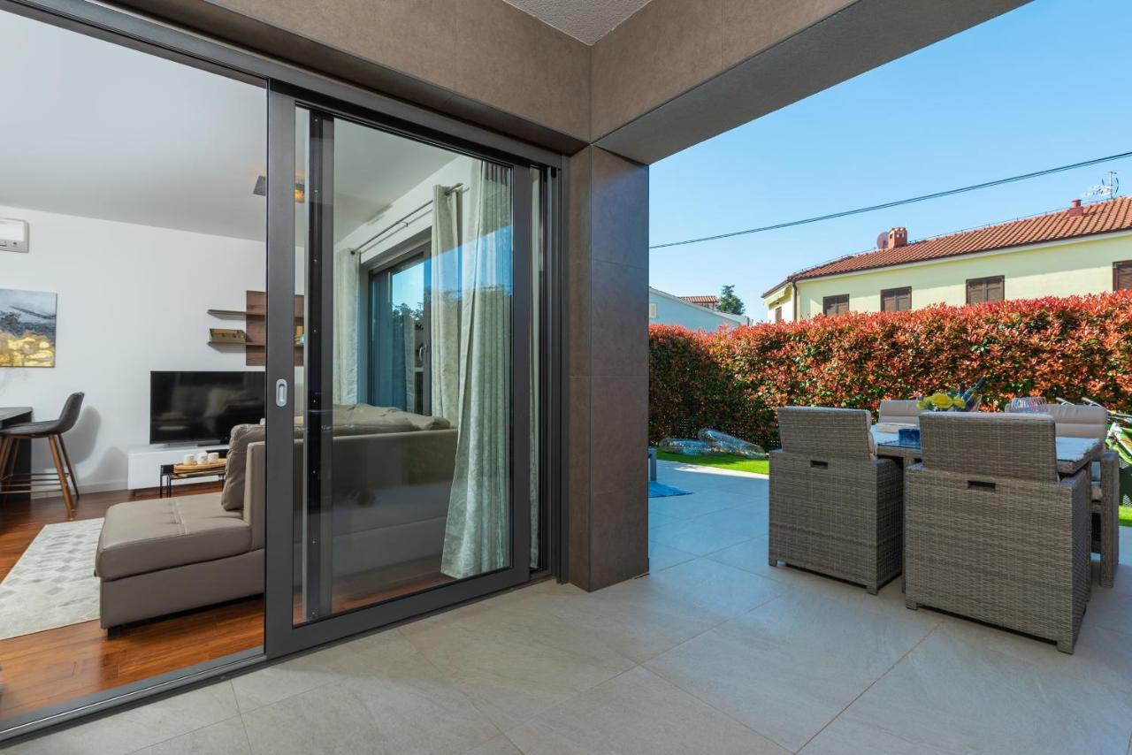 Luxury New Apartment With Private Garden Near The Beach! ポレッチ エクステリア 写真