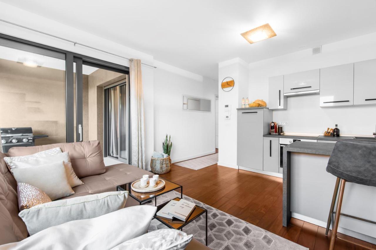Luxury New Apartment With Private Garden Near The Beach! ポレッチ エクステリア 写真